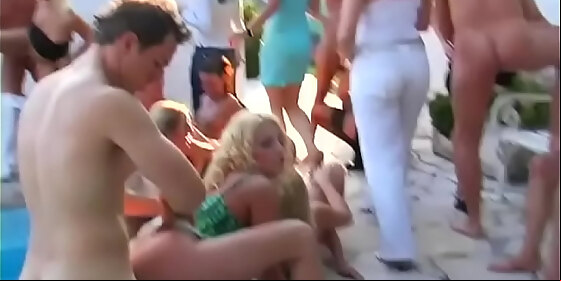 dirty dancing with lusty hotties