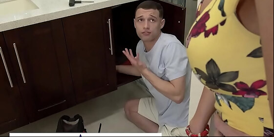 naughty america richelle ryan lets her son s friend work on her pipes