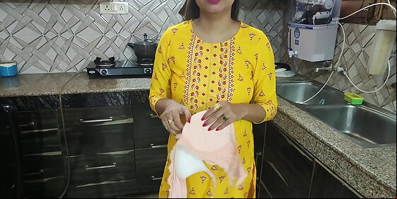 desi bhabhi was washing dishes in kitchen then her brother in law came and said bhabhi aapka chut chahiye kya dogi hindi audio
