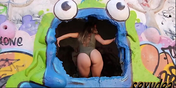 provocative wall twerk by sexydea prepare to be astonished