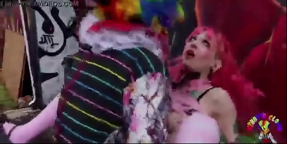 i put spongebob music over a e girl getting hammered by a damn clown