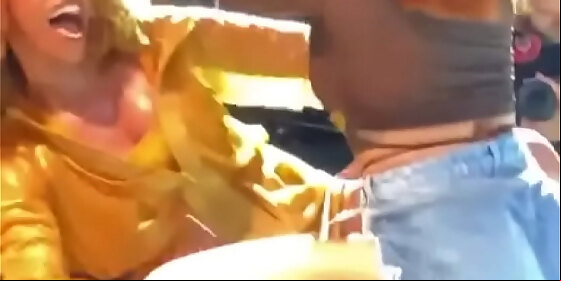 anitta wiggling her ass
