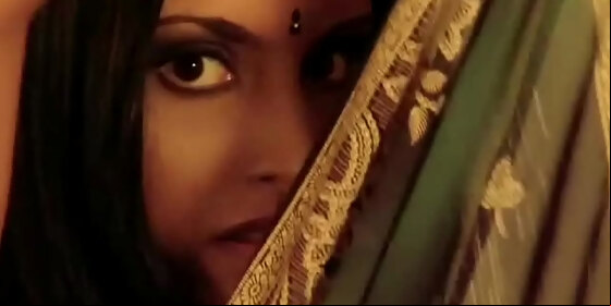 indian princess exposes her body
