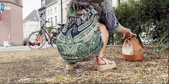 ersties exhibitionist ana plays in public