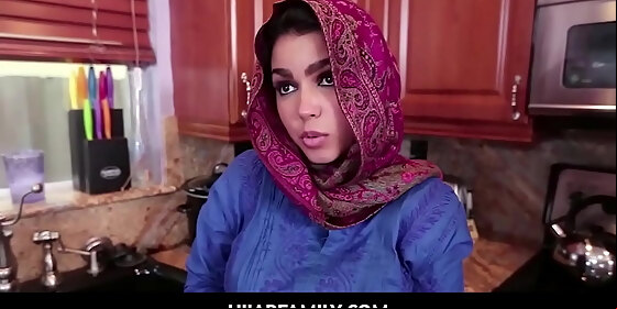 hijabfamily middle eastern cutie fucking creampied by big american cock