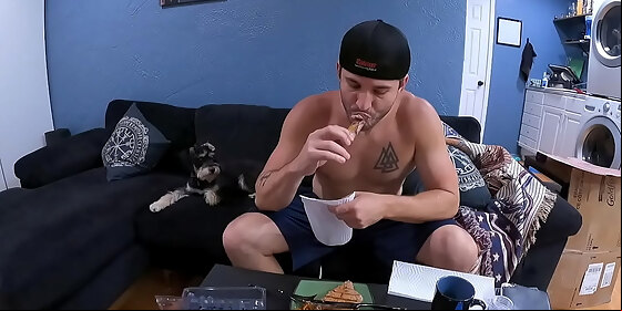 nathan bronson eats a steak
